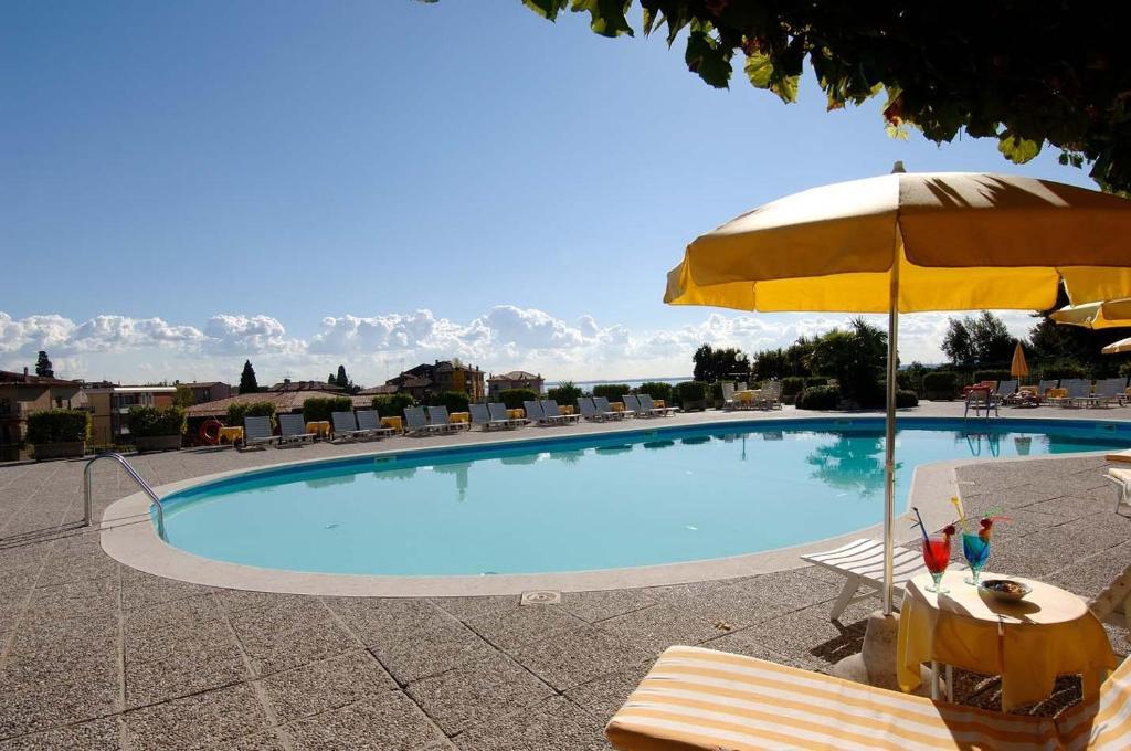 Hotel Garden Екстер'єр фото